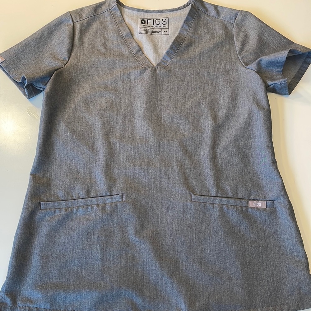 Figs Graphite Casma Three Pocket Scrub Top